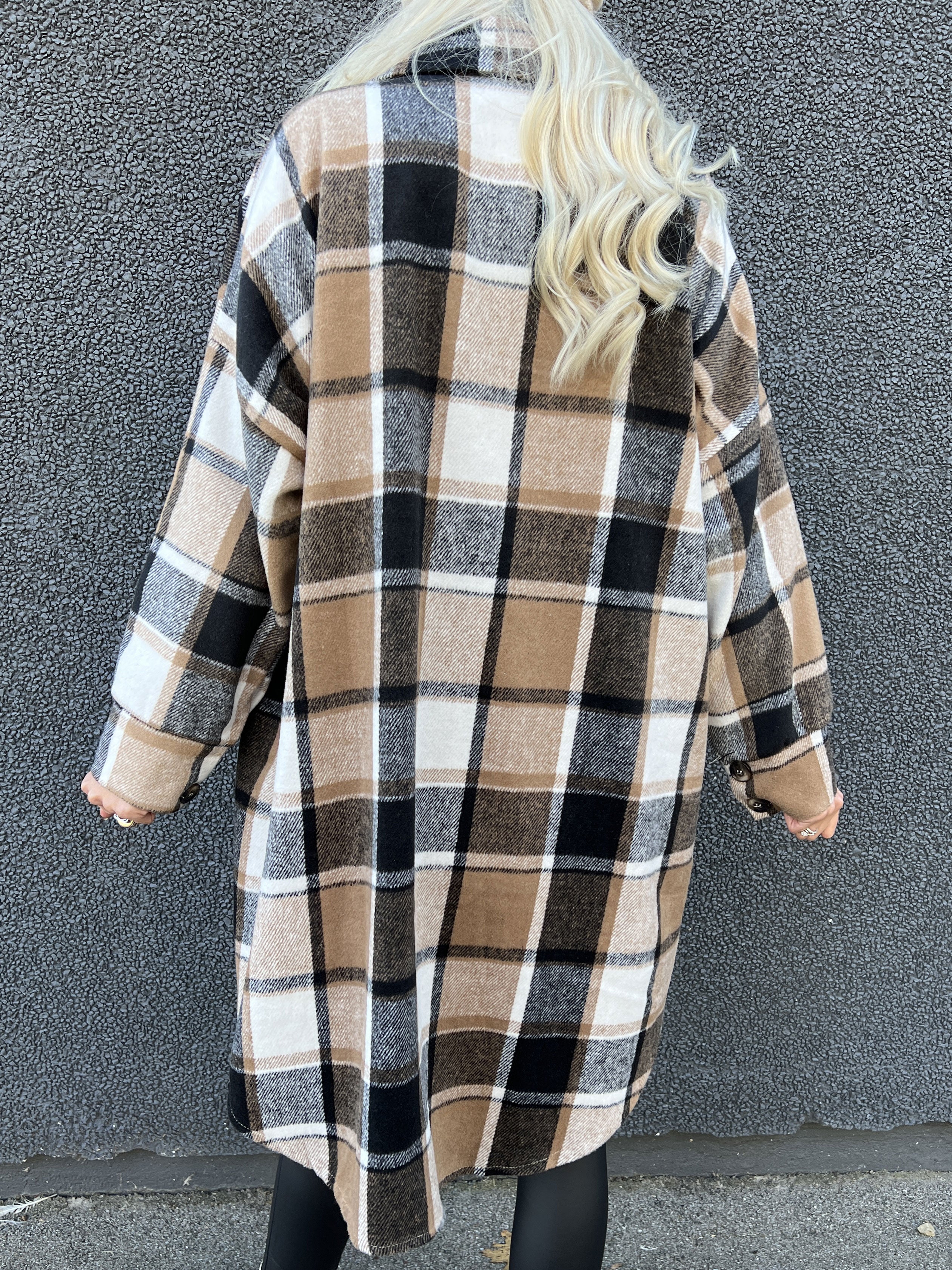 Natalia - Lång rutig jacka med knappar